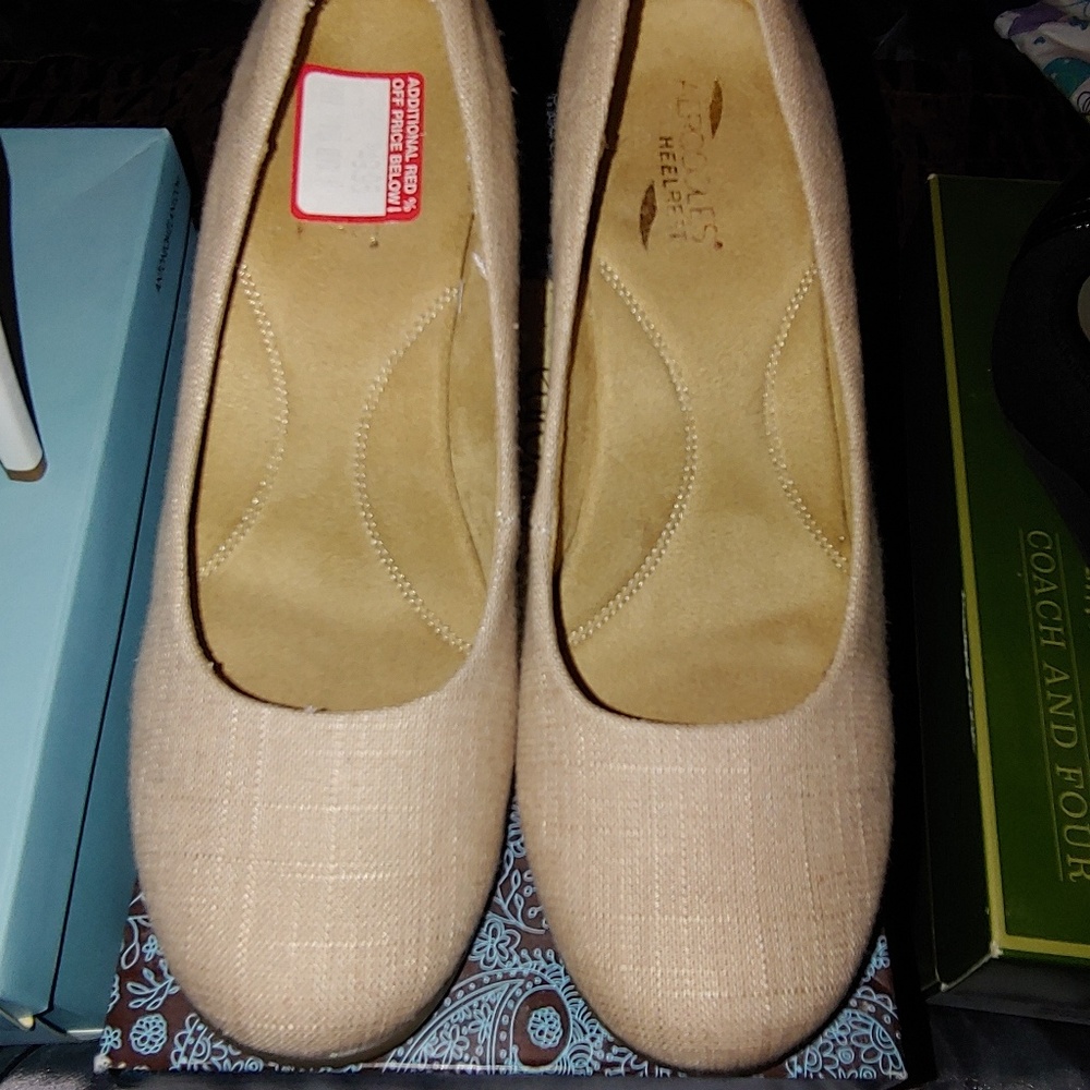 Shoes - Picture 3 of 3